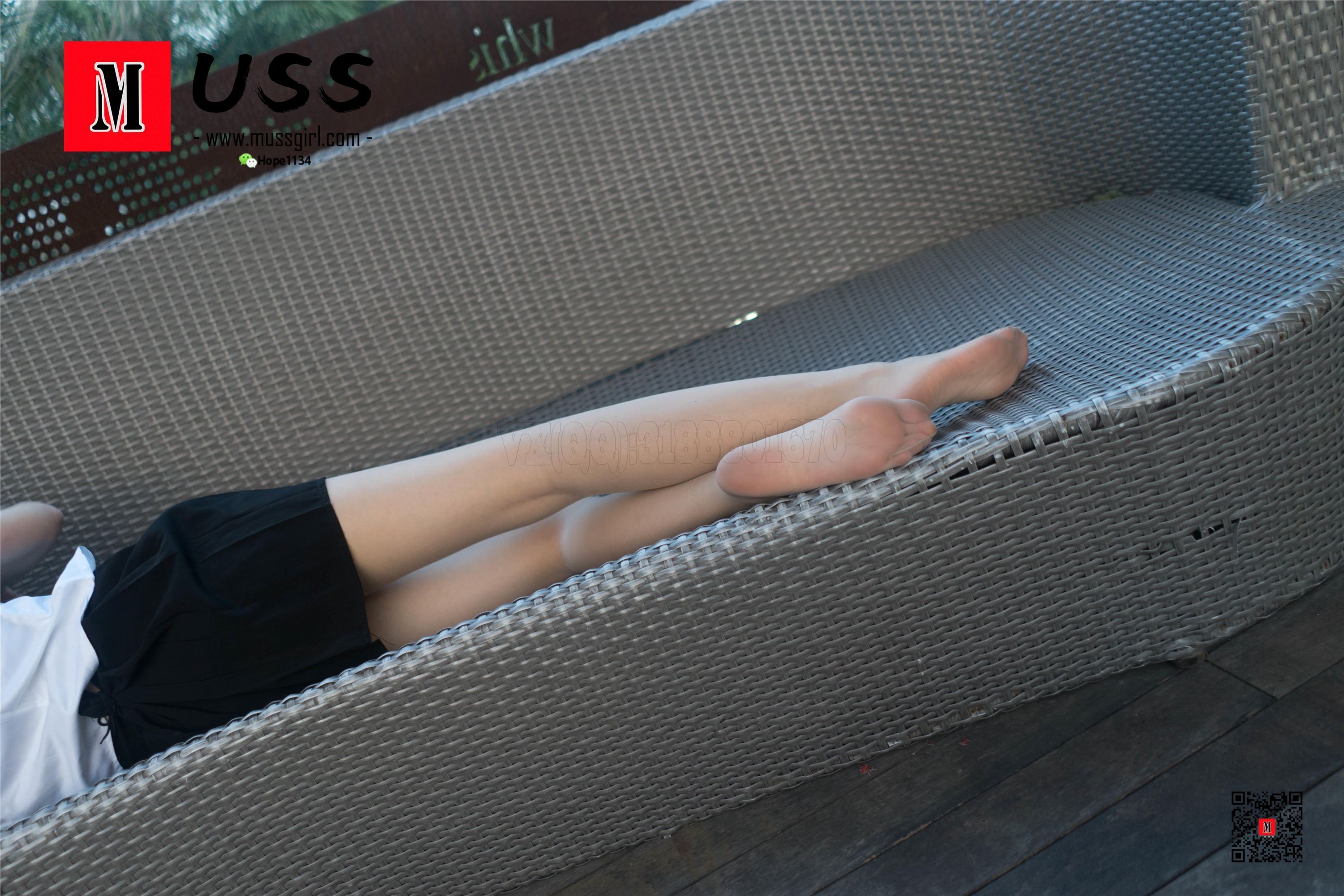 MussGirl慕丝女郎  NO.128 第一次约拍穿丝袜小姐姐